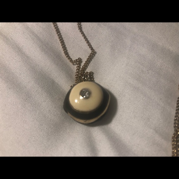 Long gold color necklace with black pendant - Picture 3 of 4